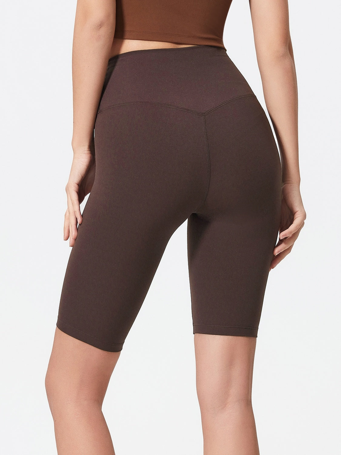 Sculpted Contour Active Cycling Shorts in Mocha with a V-seam detail.