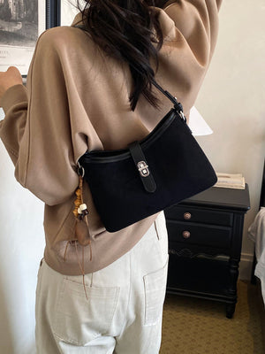 handbag in black