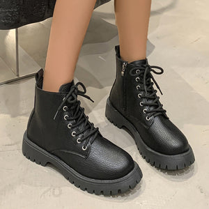 boots in Black with platform and ankle-length