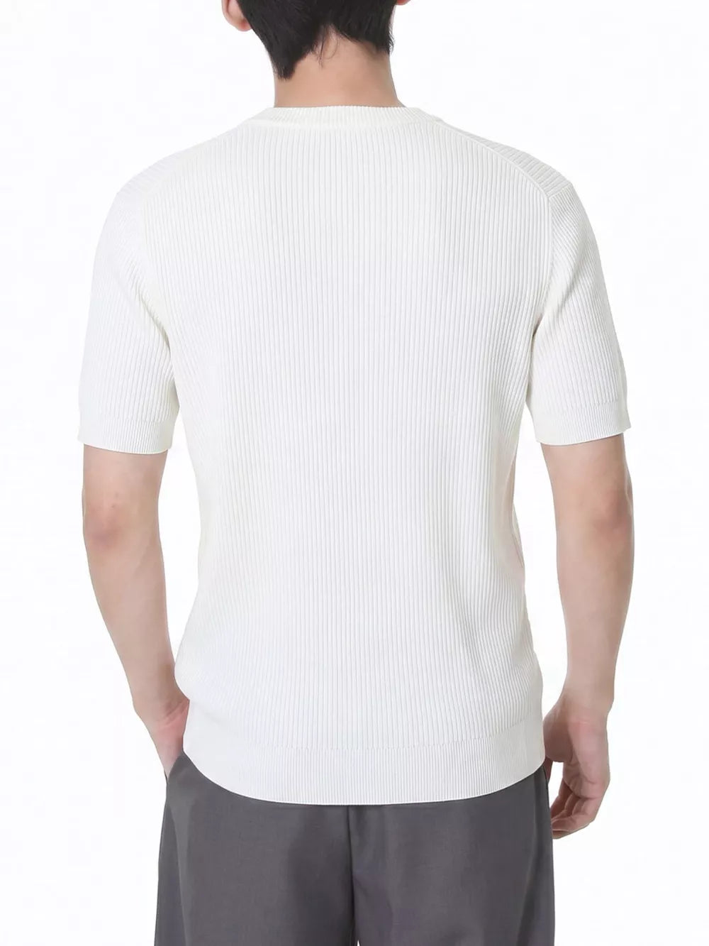 minimalist t-shirt in cream with crew neck