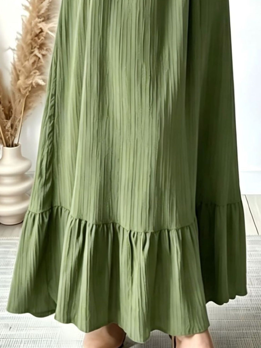 romantic maxi dress in White with round neck