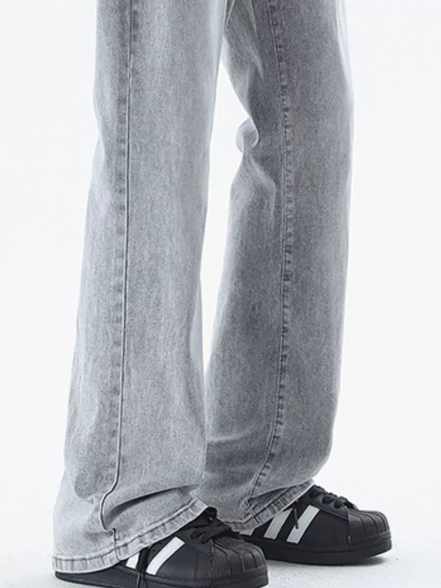 Men's relaxed fit light wash denim jeans with a vintage look.