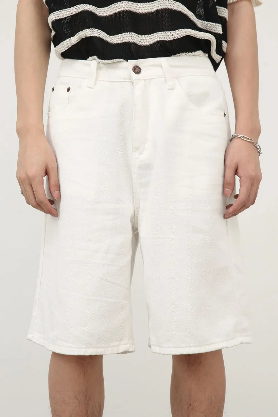 White textured denim Bermuda shorts with a casual fit.