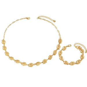 Gold jewelry set with princess length and hook-and-eye