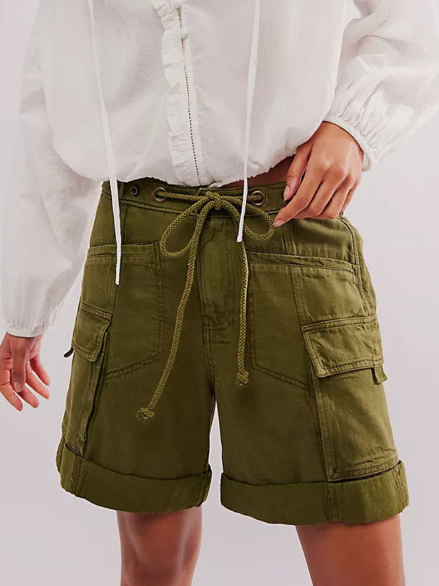 cargo shorts in Brown with drawstring waist and bermuda