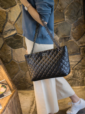 crossbody bag in Black with quilted and quilted