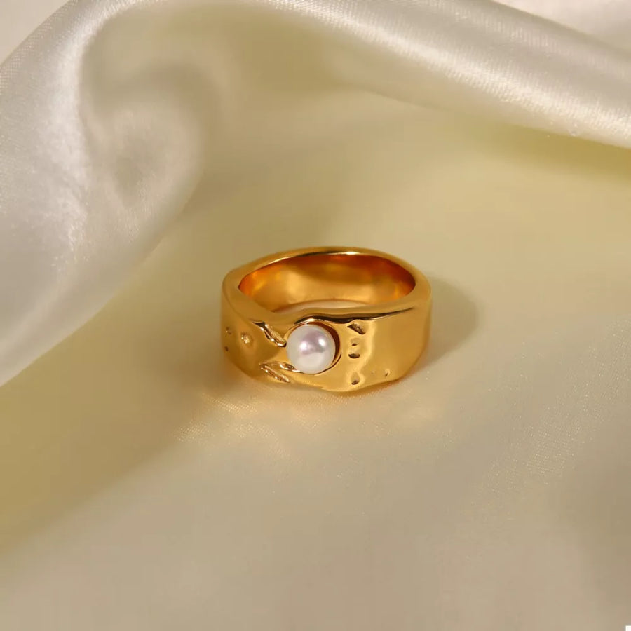 gold ring with n/a and none
