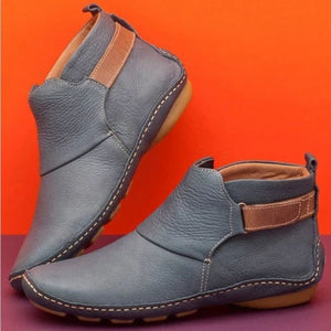 ankle boots in Dark Gray with contrast strap and ankle-length