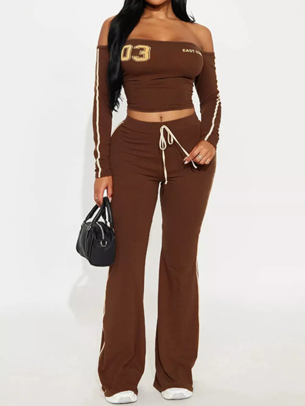 lounge set in brown featuring contrast stitching and fitted fit