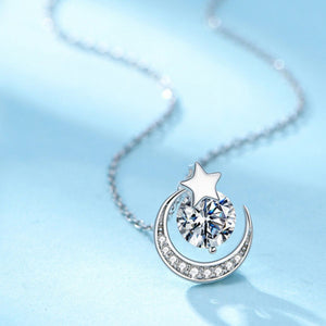 necklace in silver featuring star pendant and straight fit