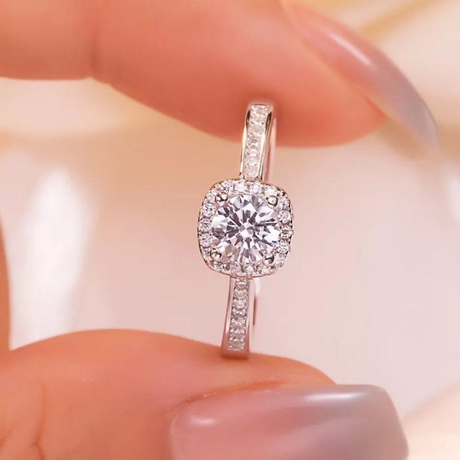 925 sterling silver,Moissanite Carat weight: 2ct Care instructions: Avoid wearin ring in Silver with straight silhouette