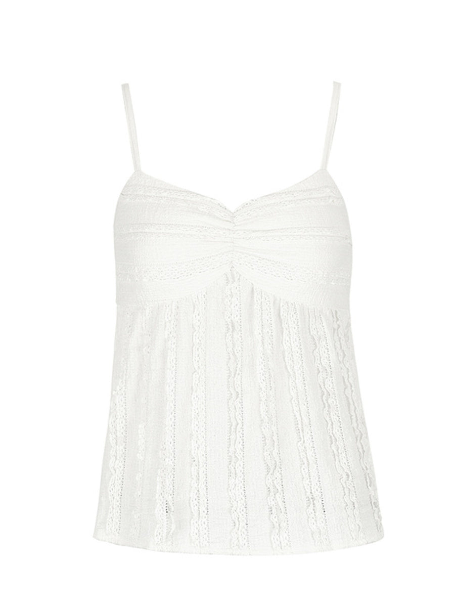White textured sweetheart neck cami top with ruched detail and lace trim.