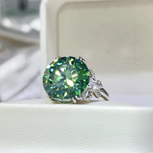 10 Carat 925 Sterling Silver Cocktail Ring in emerald green with large gemstone