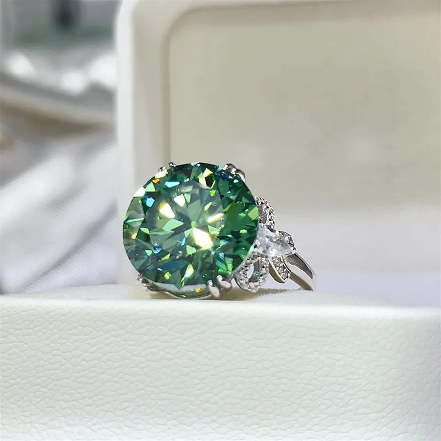 10 Carat 925 Sterling Silver Cocktail Ring in emerald green with large gemstone