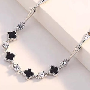 bracelet in Silver with clover motif and clover charms