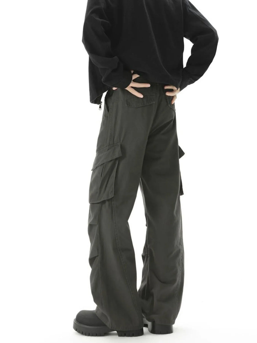 Relaxed fit cargo pants in dark gray with multiple pockets and a casual style.
