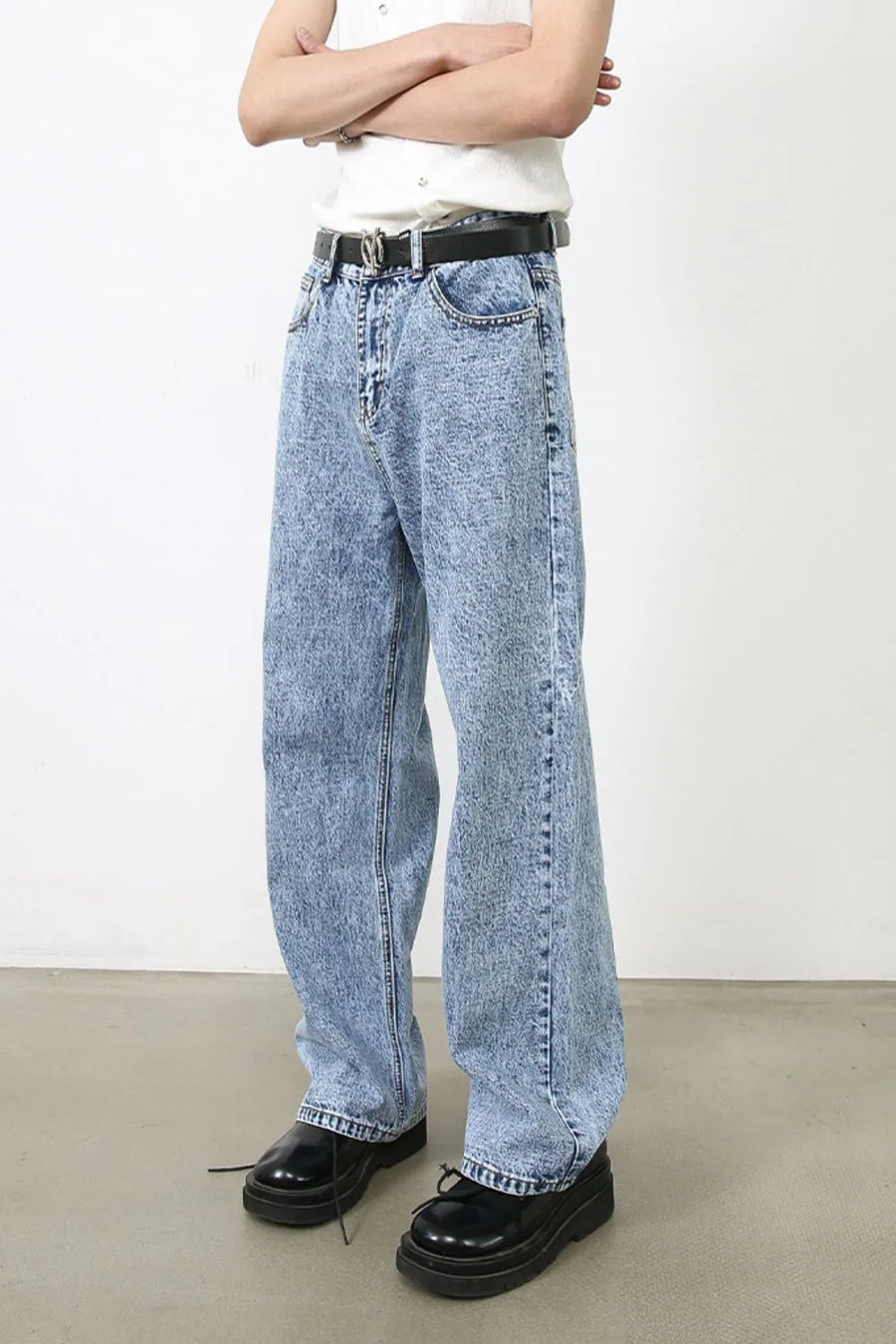 Acid wash wide-leg jeans in medium blue denim with a relaxed fit.