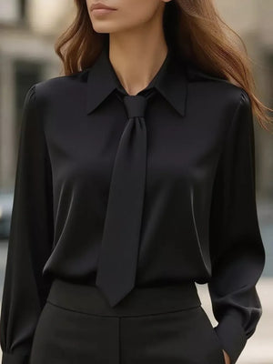classic blouse in White with collared