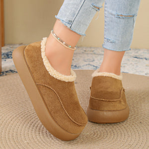 boots in Khaki with plush-lined and low-cut