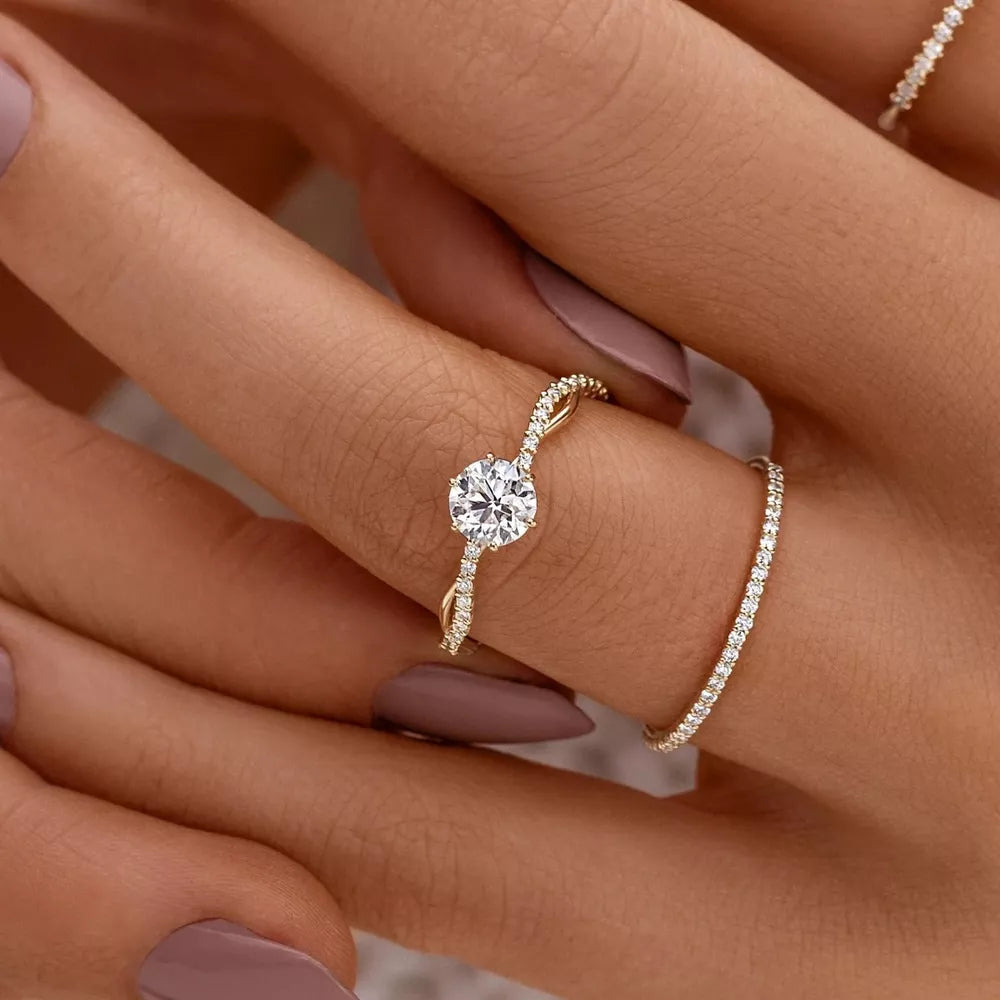 ring in gold featuring 18K gold-plated and jewelry fit