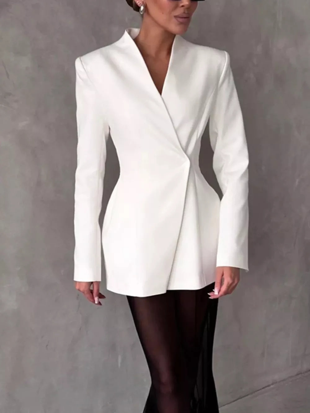 blazer in white featuring lined and slim fit