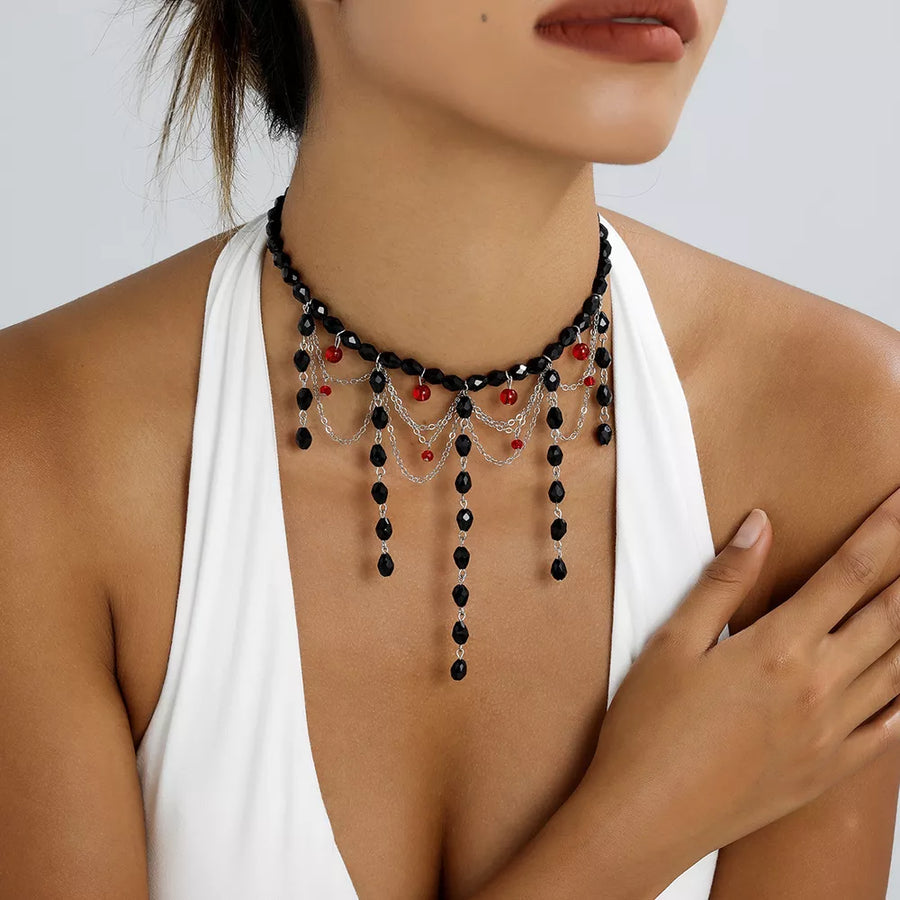 necklace in black with beaded and choker