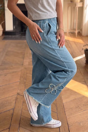 95% cotton, 5% elastane Care instructions: Machine wash cold wide-leg jeans in light blue with wide-leg silhouette