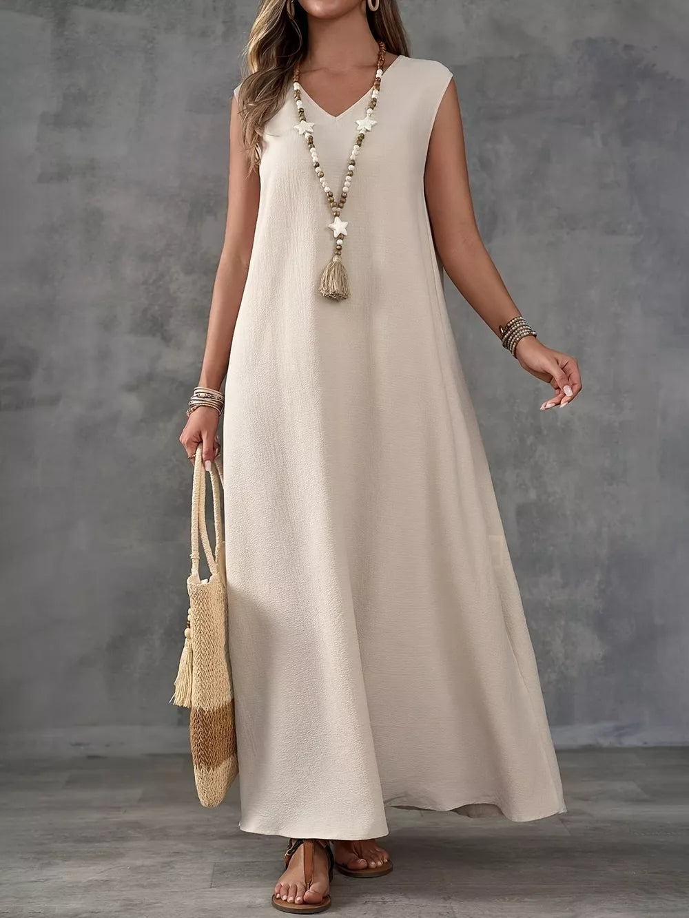 100% polyester Care instructions: Machine wash cold maxi dress in Green with loose silhouette