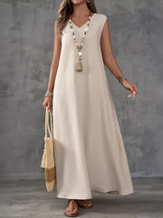 100% polyester Care instructions: Machine wash cold maxi dress in Green with loose silhouette