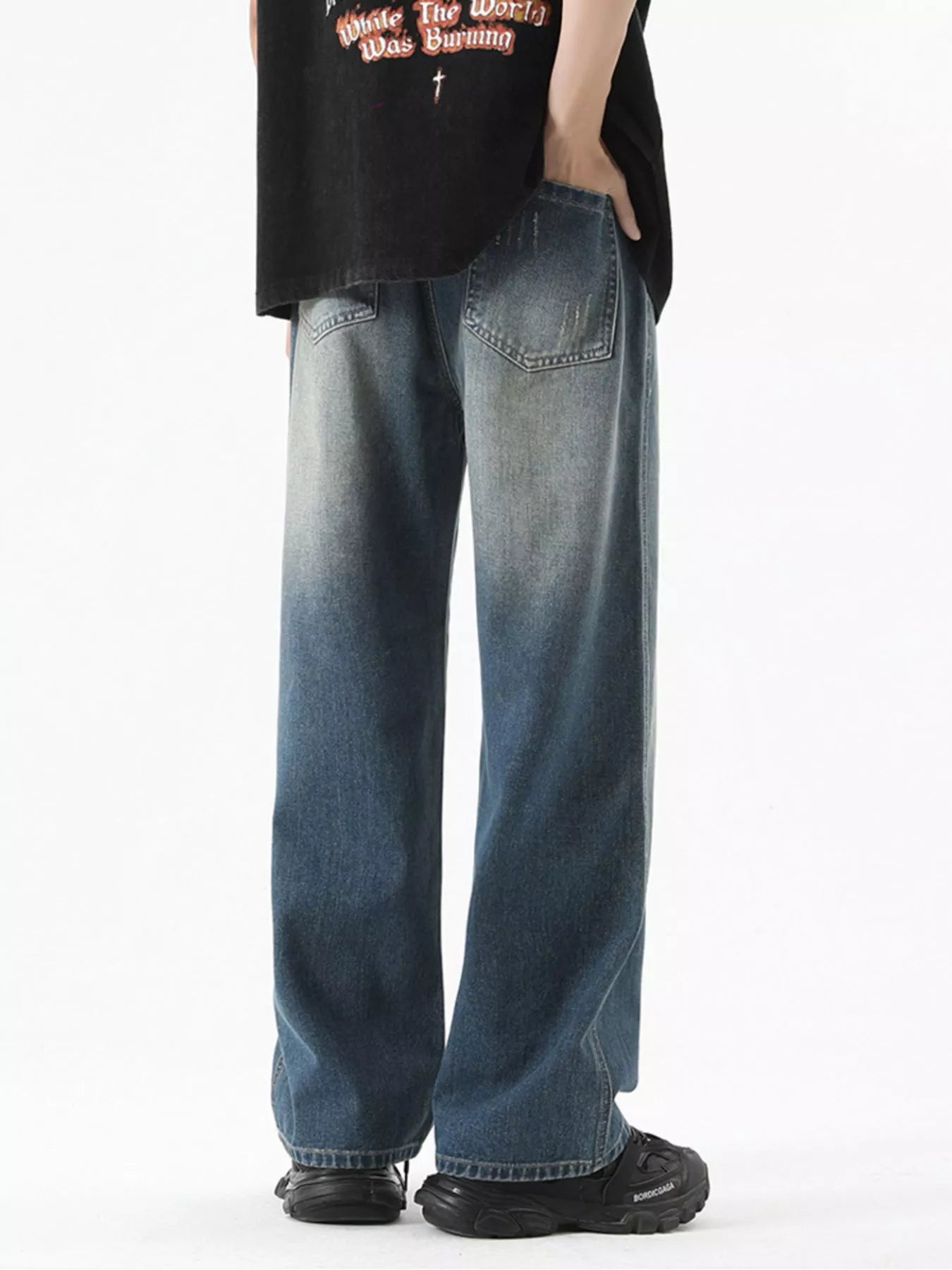Vintage wash wide-leg jeans in light blue with a relaxed fit and distressed details.