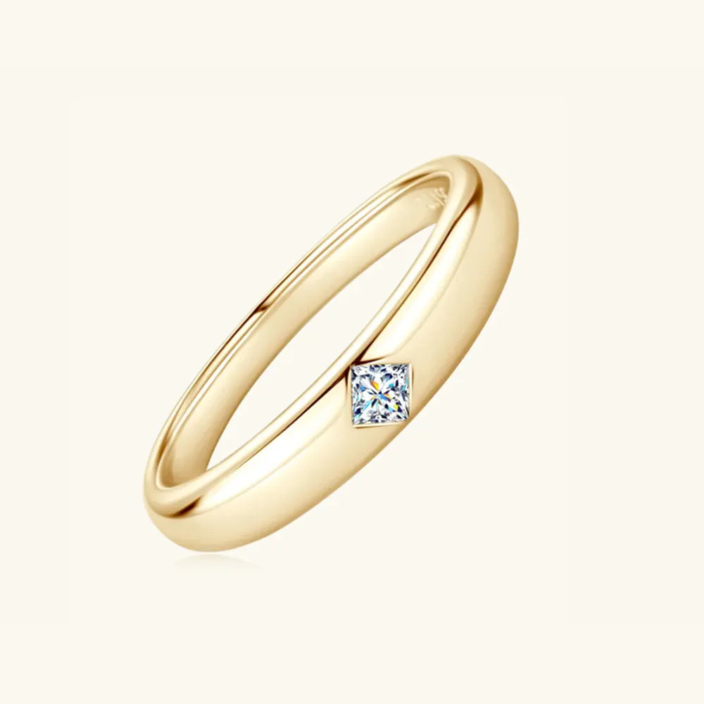 Gold band ring with square-shaped moissanite diamond accent