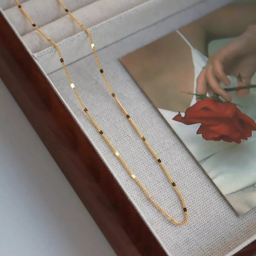 necklace in gold