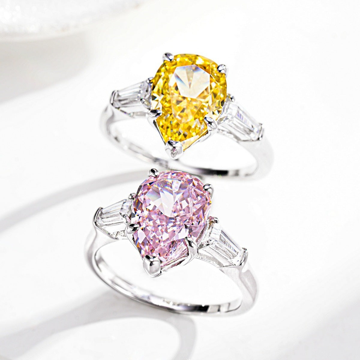 Prong-Set 925 Sterling Silver Zircon Teardrop Ring in silver with teardrop cut zircon