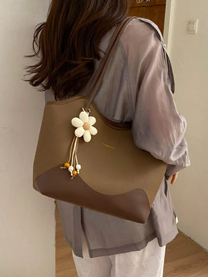 handbag in White with shoulder straps and medium