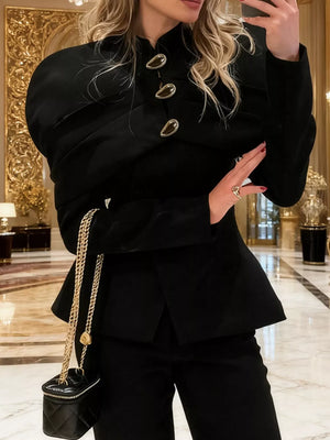 classic blazer in Black with collared