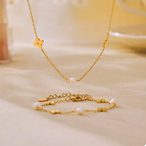 classic necklace in Gold with N/A