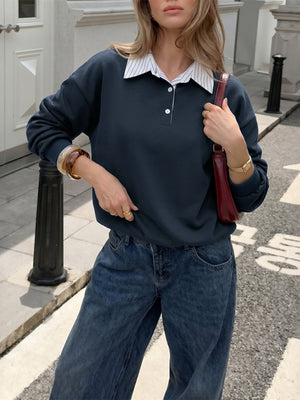 classic sweatshirt in navy blue with collared