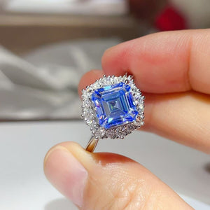 Platinum-Plated,925 sterling silver,Moissanite Carat weight: 3ct Care instructio ring in silver with square halo silhouette