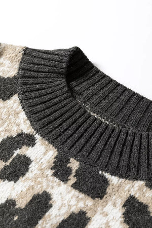 pullover sweater in light grey with oversized and hip-length