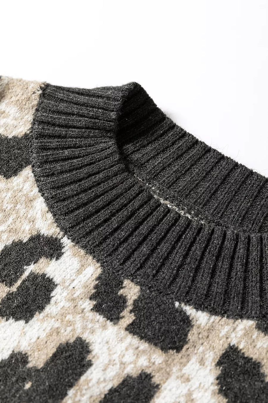pullover sweater in light grey with oversized and hip-length