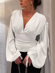 95% Polyester, 5% Spandex Care instructions: Machine wash cold blouse in White with fitted silhouette