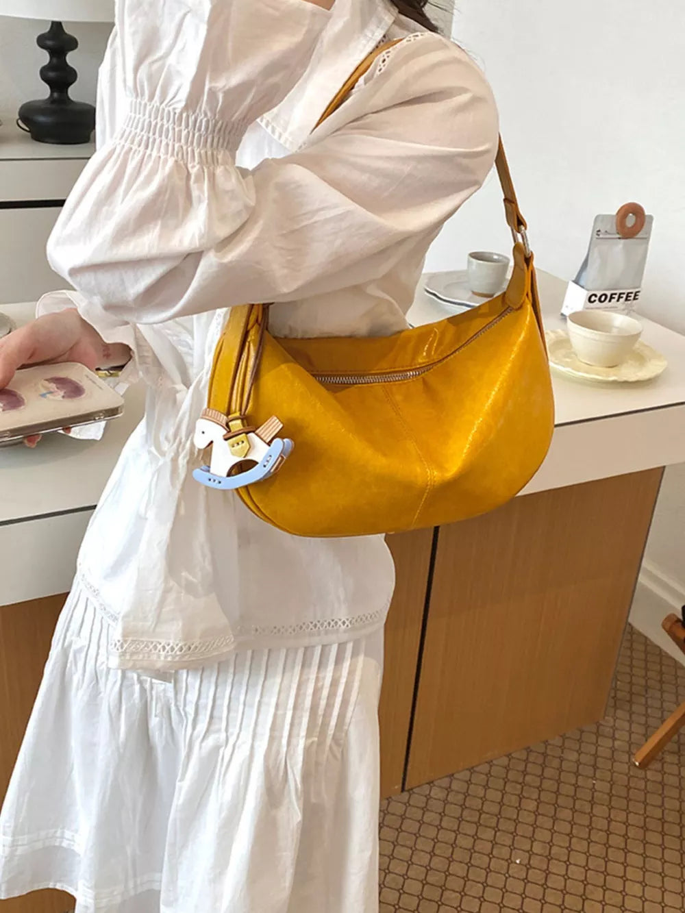 shoulder bag in Yellow with shoulder strap and medium