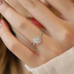 ring in silver featuring adjustable and fitted fit
