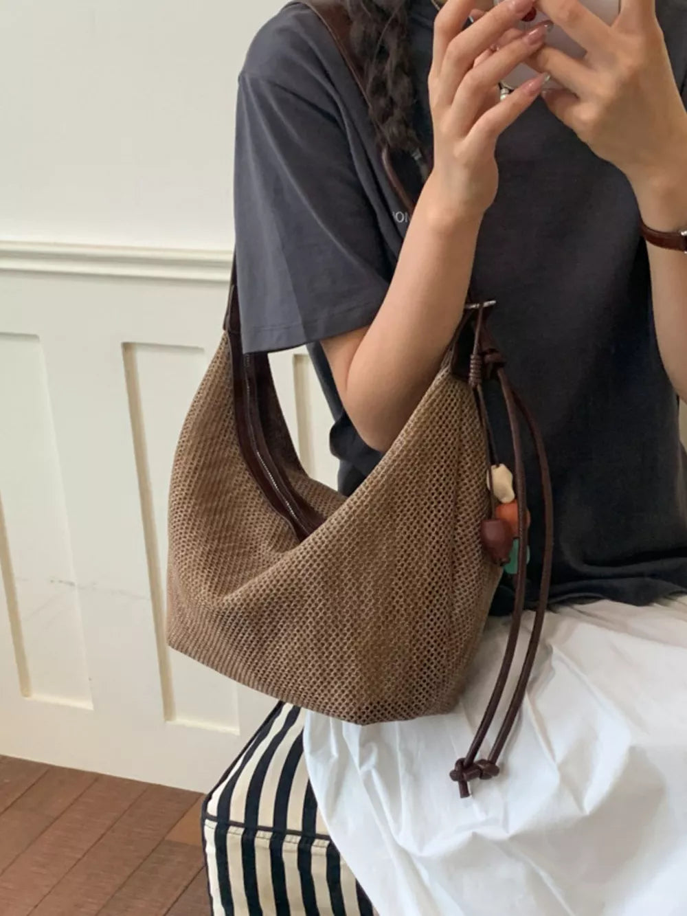 Brown handbag with pocketed and not applicable