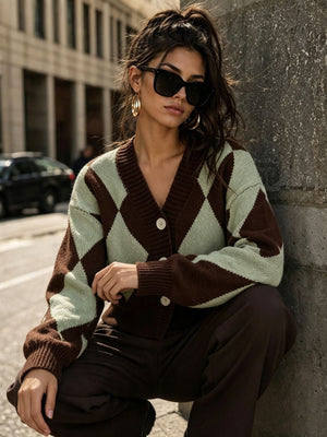 cardigan in Black with buttoned and cropped