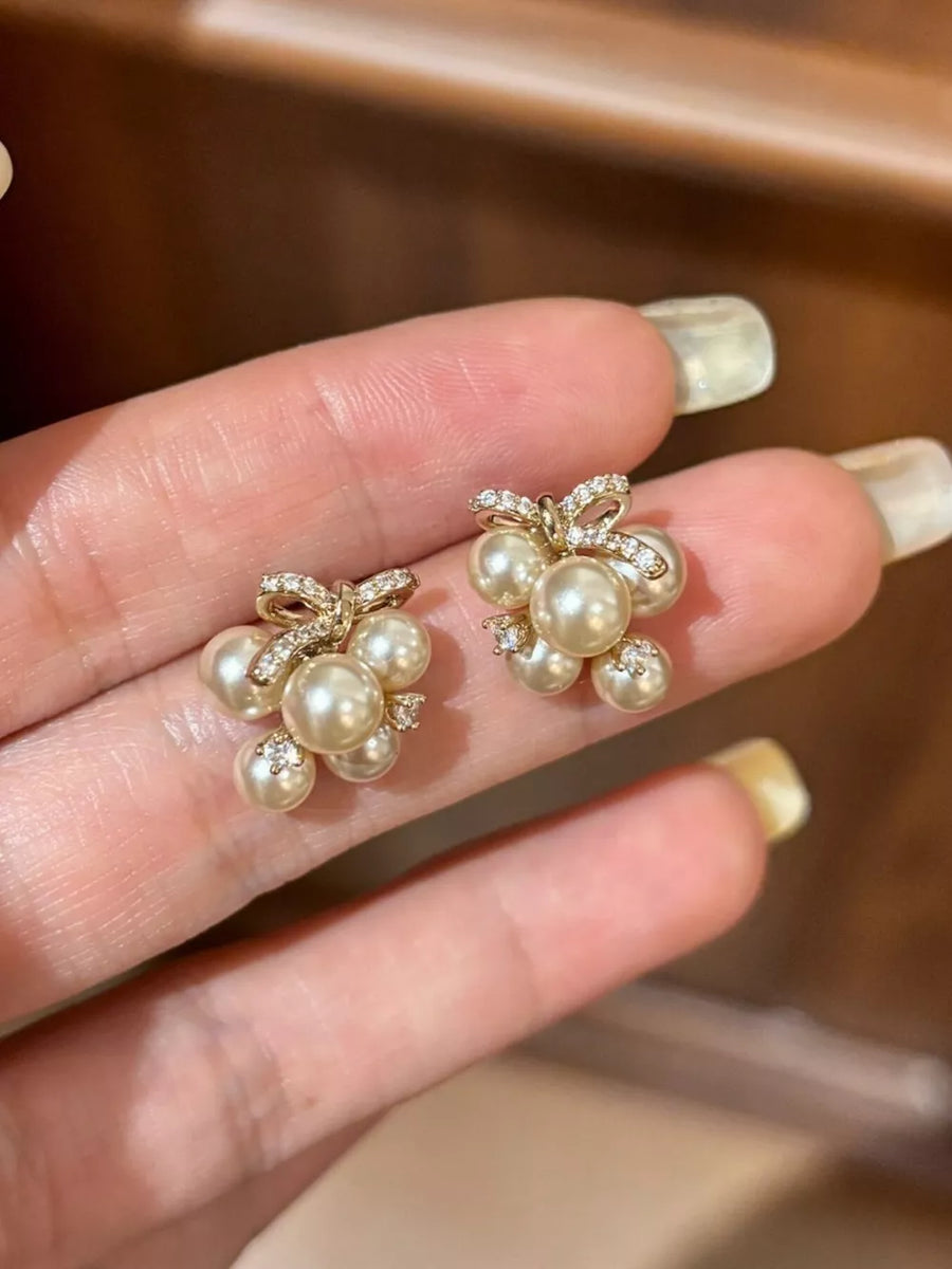 Synthetic Pearl, 925 silver needle, Zircon Care instructions: Avoid wearing duri earrings in White with regular silhouette