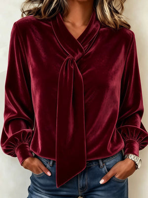 classic blouse in Black with v-neck