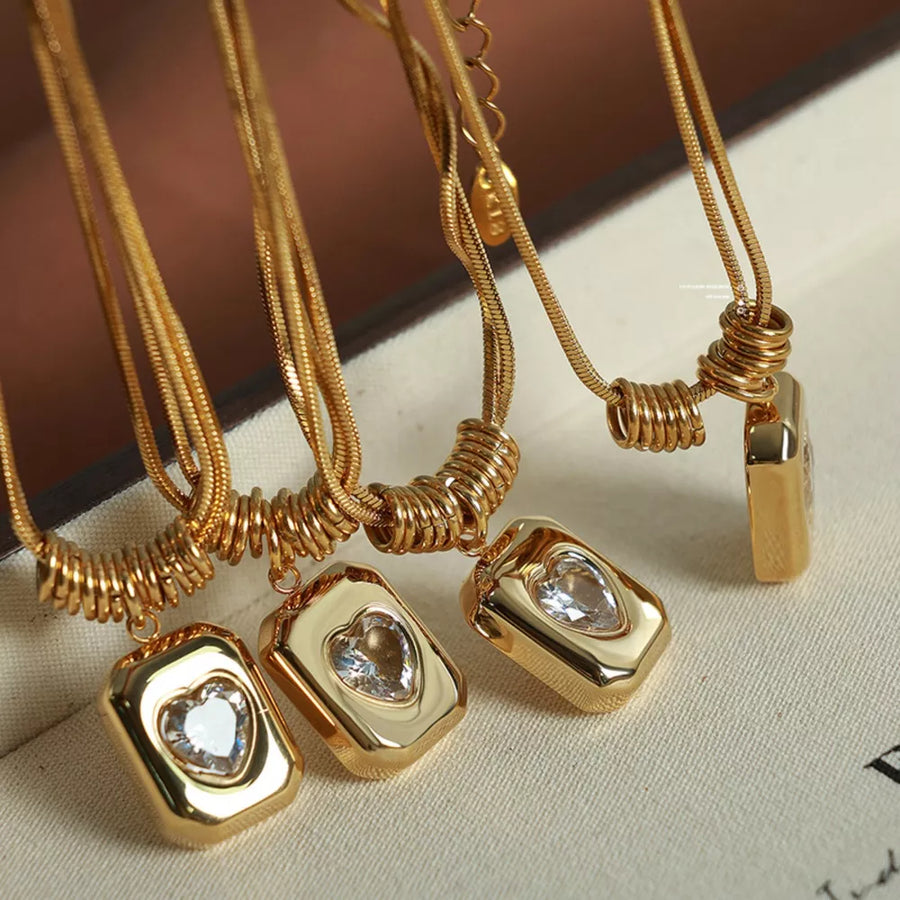 necklace in gold