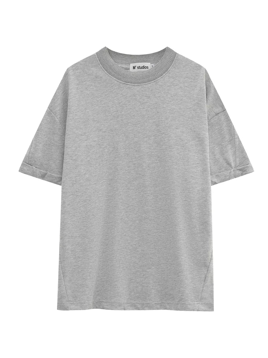 Grey cotton t-shirt with round neck and short sleeves.