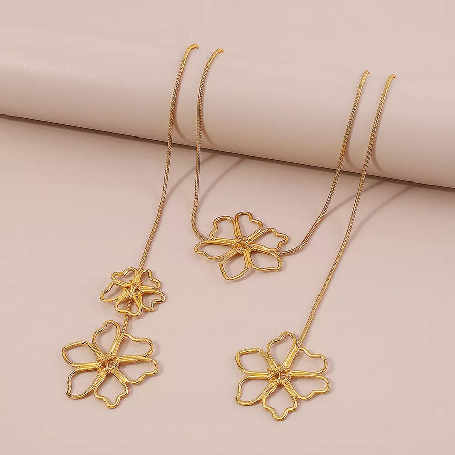 18K Gold-Plated,Alloy,Copper Care instructions: Avoid wearing during exercise, a necklace in gold with na silhouette